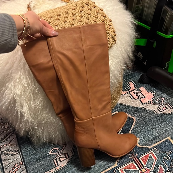 NEW SILENT D Sz 39 WYNONA TALL SUEDE HEELED - Picture 1 of 8